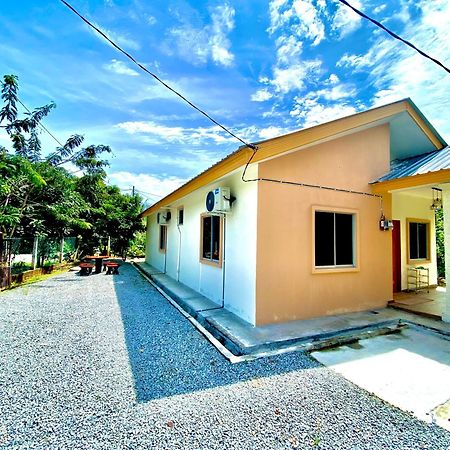 Raees Homestay Kampong Tanjong Minyak Ngoại thất bức ảnh