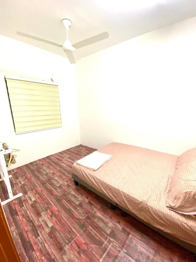 Raees Homestay Kampong Tanjong Minyak Ngoại thất bức ảnh